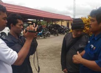 Praaakkk….. Mobil Wartawan Dilempari Batu