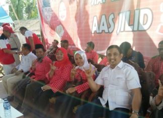Bos Perindo Pakai ‘Kemeja Kotak Merah’ di Karossa