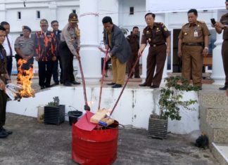 Barang Bukti Kasus 2016 di Mamasa Dimusnahkan