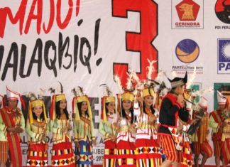 Di Mamasa, ABM, Enny, AAS, dan Kiai Syibli Disambut Tarian dan Musik Bambu