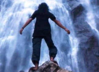 Oase Kehidupan dan Panorama Pegunungan Quarles