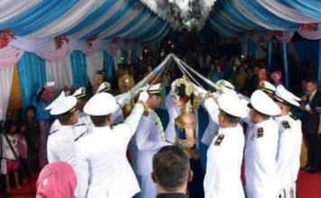 Upacara Pedang Pora di Kota Mambi, untuk RISKA dan BAYU