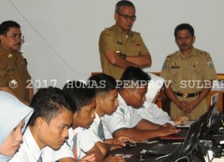 Gubernur Carlo Pantau UNBK SMK