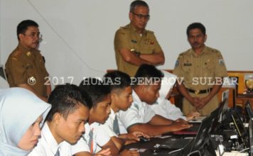 Gubernur Carlo Pantau UNBK SMK