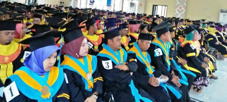 Wisuda Sarjana UT Tanpa Luapan Suka Cita