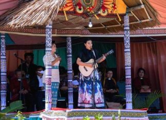 Petikan Dawai Gitar SEAN IDOL dan Lelang Suara ‘Magic’