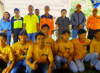 Pemuda Peduli Lingkungan di Bambalamotu