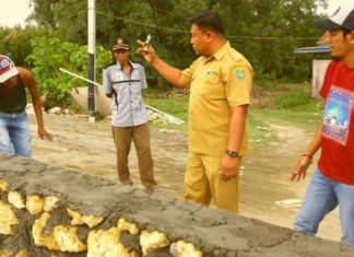 Warga Marah, Pondasi Jembatan Pangiang Harus Dibongkar