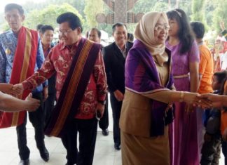 Di Tanah Dingin, Anwar-Enny Disambut Hangat Warga Sekampung