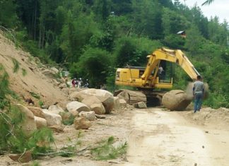 Jalan Poros Mamasa–Toraja Sempat Tertutup Akibat Longsor