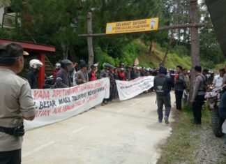 Ratusan Warga Talippuki Datangi Polres Mamasa