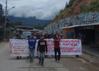 Mahasiswa Mamasa ‘Menggugat’ dengan Lakukan Demo