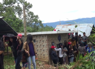 Hari Paskah, Masyarakat Mamasa Lakukan Pembersihan Kubur