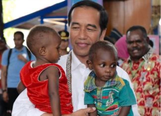 Presiden Joko Widodo Beri Empati Kepada Sejumlah Warga di Papua