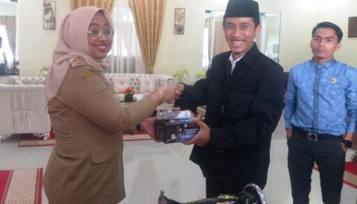 Enny Mesin Jahit