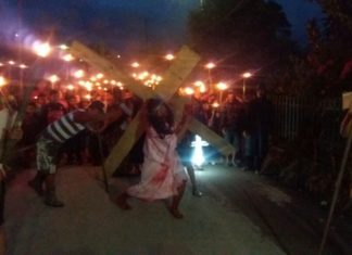Peringati Paskah, Prosesi Jalan Salib dan Pawai Obor di Mamasa