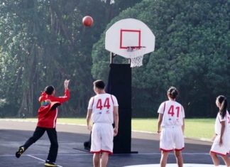 Main Basket Bareng Jokowi, Pramono, Imam, dan Pemain DBL