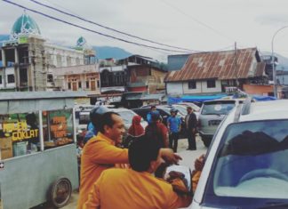 DPC Partai Hanura Mamasa Berbagi Gratis untuk Berbuka Puasa