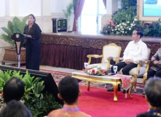 Nelayan Perempuan Tangkap Buaya