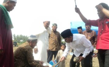 Agus Ambo Djiwa Wakafkan Tanahnya Bangun Pesantren