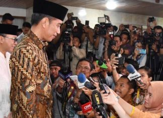 Presiden Jokowi, ARB, OSO, Jaya Suprana, dan Yusuf Mansur Buka Bersama di Rumdis Ketua MPR