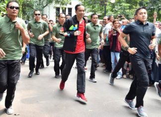 Jokowi Olahraga di Kebun Raya Bogor, Supriadin Bangga Dapat Jaket