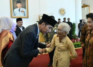 Warga Antri Hendak Temui Presiden Jokowi di Istana Bogor