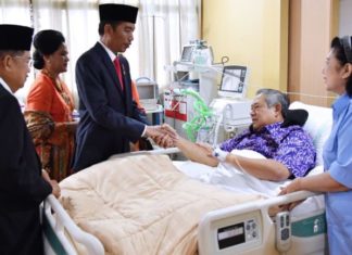 Presiden Jokowi Jenguk SBY di RSPAD Gatot Soebroto