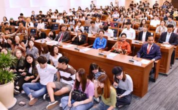 Presiden di Hadapan Mahasiswa HUFS: Dunia Harus Bersiap dengan Revolusi Industri 4.0