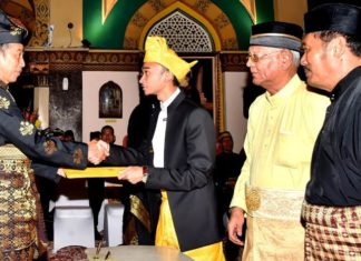 Presiden Jokowi Dianugerahi Gelar Adat oleh Kesultanan Deli