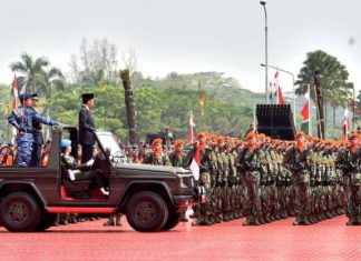 Presiden Jokowi Pimpin Upacara Peringatan Hari TNI Ke-73