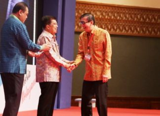 Wapres Jusuf Kalla Serahkan Penghargaan Top 40 Inovasi Pelayanan Publik 2018