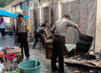 31 Personil Polisi Inisiasi Bersih-bersih Pasar Mambi Pasca Kebakaran
