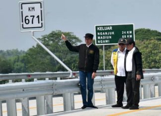 Presiden Resmikan 4 Ruas Jalan Tol Trans Jawa di Jawa Timur