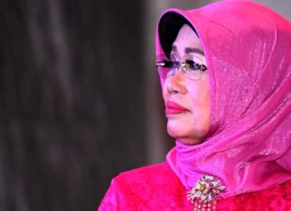 Kejutan Presiden Jokowi untuk Ibunda Tercinta di Hari Ibu