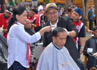 Kang Herman Garut Pangkas Rambut Jokowi