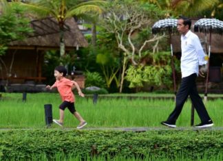 Saat Jan Ethes Diajak Main ke Sawah Sama Presiden Waktu Makan Siang