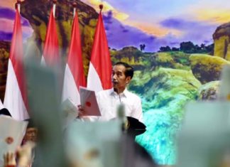 Kini Gresik Dapat Giliran, Presiden Serahkan 3.200 Sertifikat Hak Atas Tanah