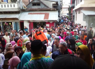 Isak Tangis Keluarga Iringi Pemberangkatan Jemaah Calon Haji di Mamasa