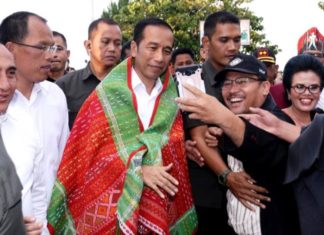Presiden Jokowi Tinjau Pelabuhan Penyeberangan Muara di Tapanuli Utara