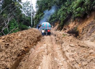 Jalan Poros Tabone-Nosu-Pana Kabupaten Mamasa Masih Rusak