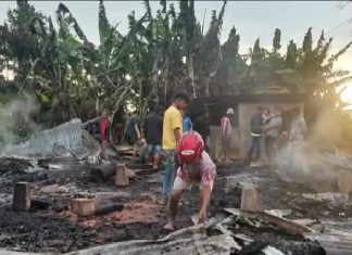 Kebakaran di Mamasa Menyisahkan Butiran Arang