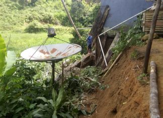 Rumah Warga di Bussu Tertimpah Geseran Tanah