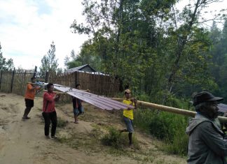 Di Ujung Kota Dekat, Bangun Gereja dengan Material Digotong Jemaat