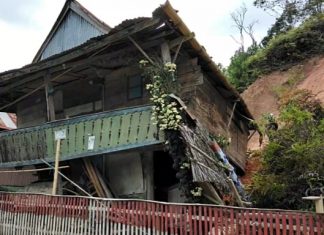 Longsor di Sindagamanik Satu Rumah Nyaris Roboh