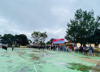 Rangkaian HUT Bhayangkara di Mamasa, Polisi Bagi-bagi Sembako