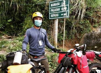 Ridwan Alimuddin ‘Bonceng’ Perahu Pustaka ke Puncak Gunung Mamasa
