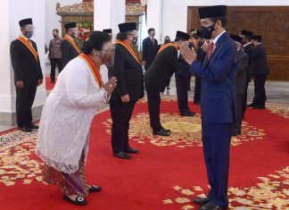 Presiden Jokowi Anugerahkan Tanda Kehormatan Bintang Mahaputera dan Bintang Jasa Bagi 71 Tokoh