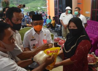 Gubernur Sulbar Serahkan Bantuan ‘Marasa’ di Aralle Utara