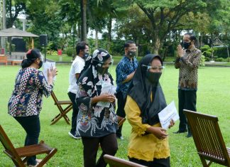 Presiden Jokowi Serahkan Bantuan Modal Kerja Rp2,4 Juta Bagi Pelaku Usaha Mikro dan Kecil
